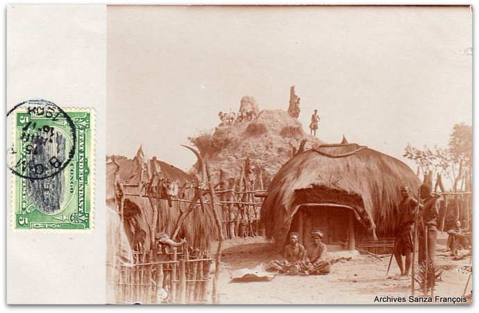 02 CONGO BELGE -  Intérieur village indigène - Katanga - 1909.jpg