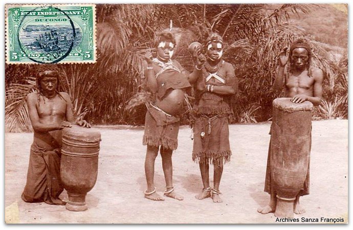 02 CONGO BELGE - Féticheuses et tambours - 1909 -.jpg